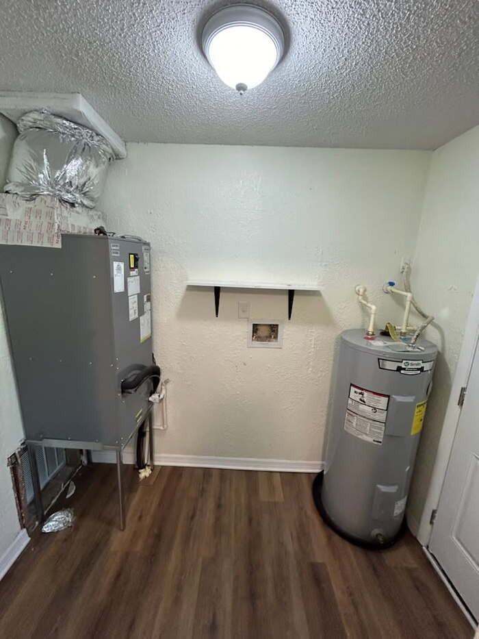 637 Blodgetts Ln - Photo 4 of 18