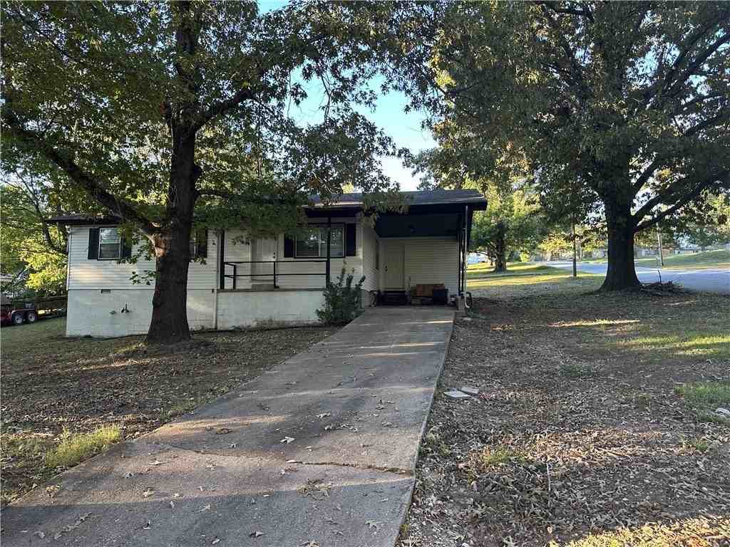 123 Davis Ave - Photo 2 of 4