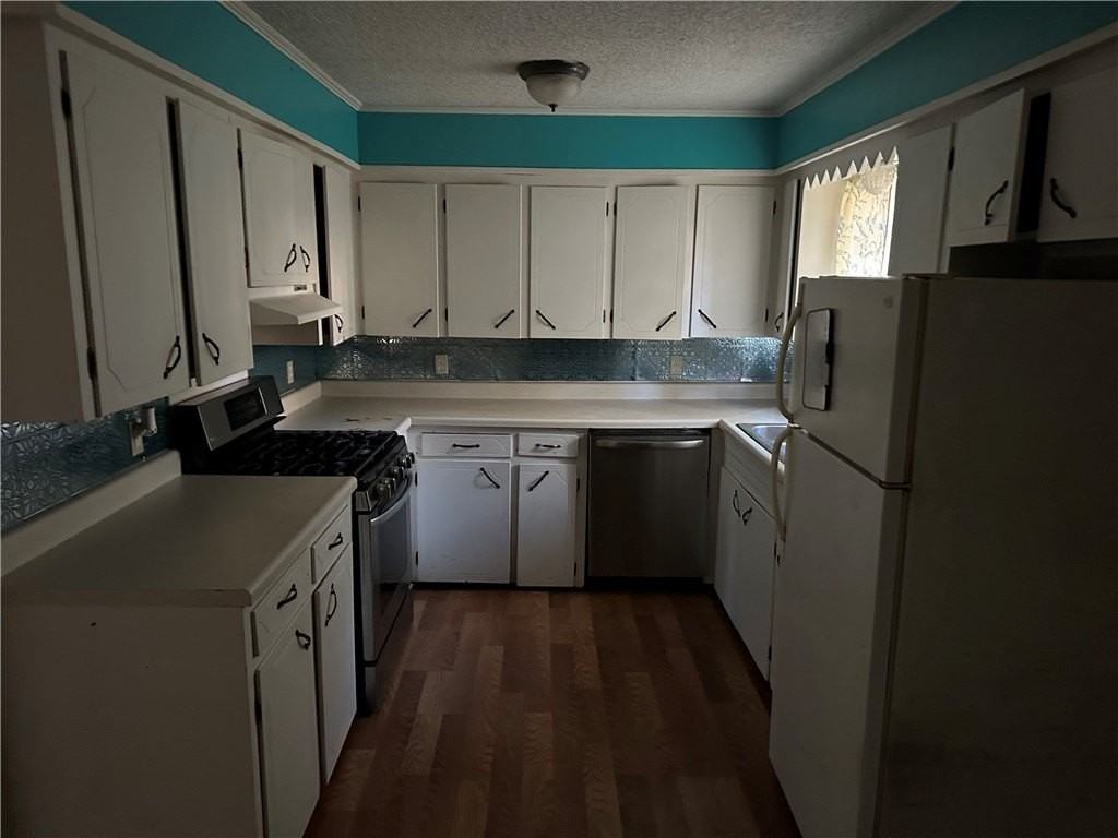 123 Davis Ave - Photo 3 of 4