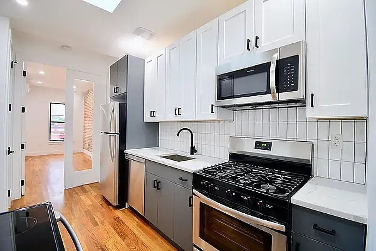 588 Quincy St #5 - Photo 3 of 9