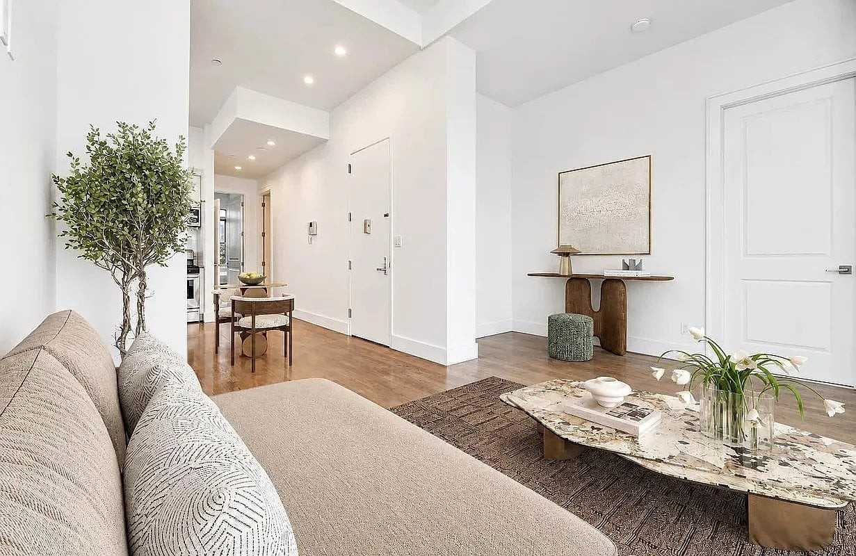 114 Ridge St #PH - Photo 3 of 7