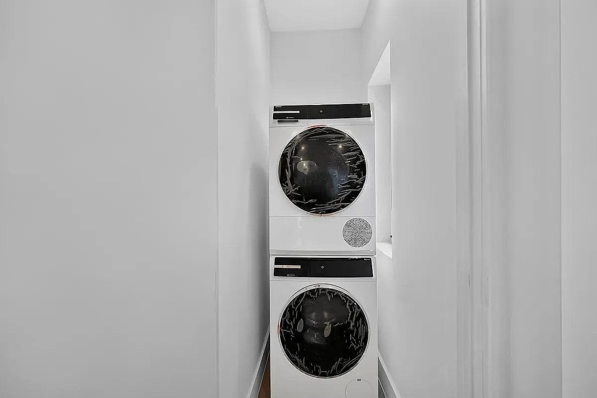 205 8th Ave #4R - Photo 5 of 10