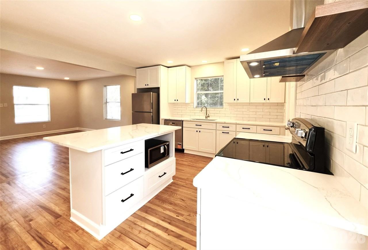 2029 Wilson Ave - Photo 4 of 17