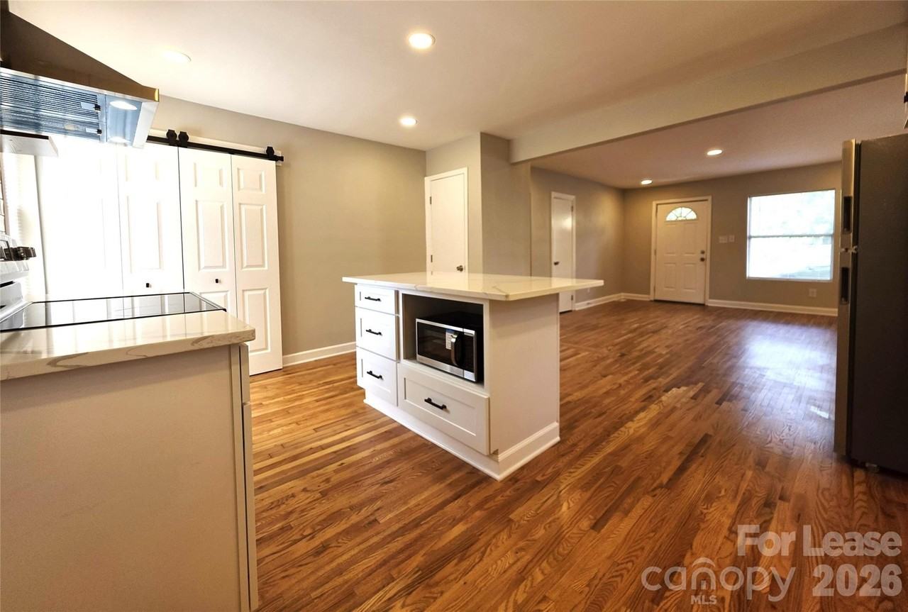 2029 Wilson Ave - Photo 5 of 17