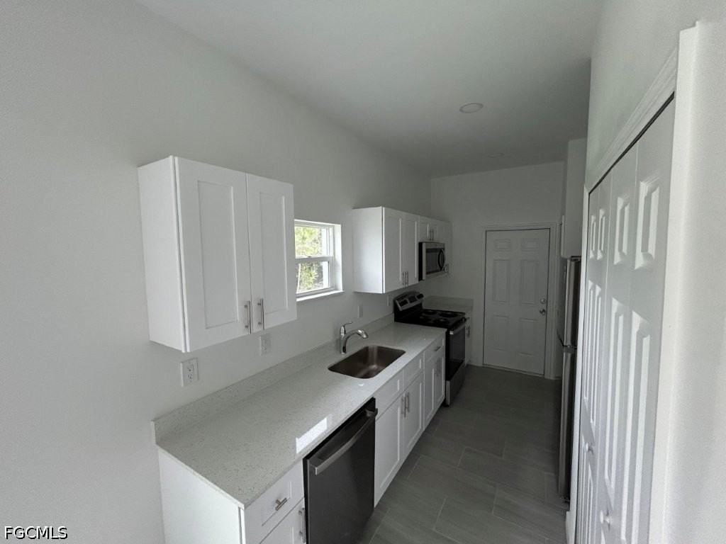 1141 Columbo Ave S - Photo 4 of 24