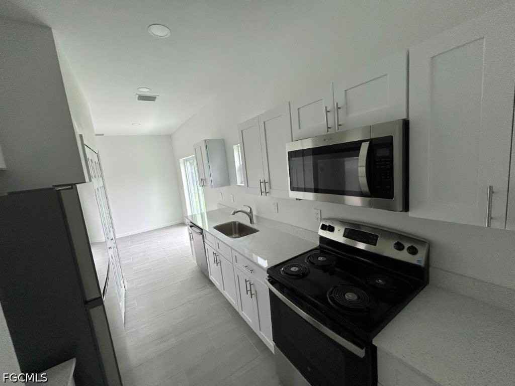 1141 Columbo Ave S - Photo 5 of 24