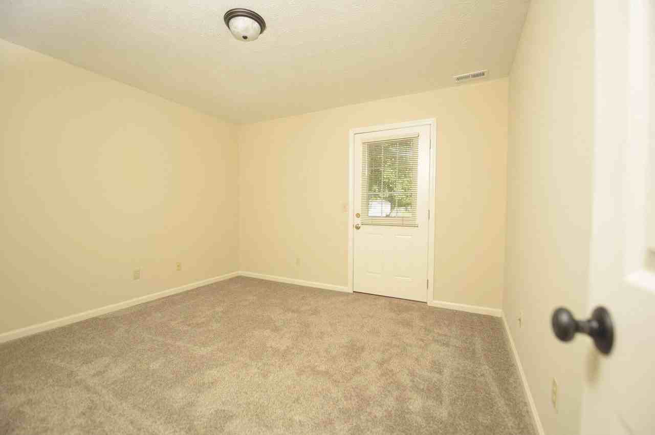 77 Forest Hill Dr - Photo 5 of 8