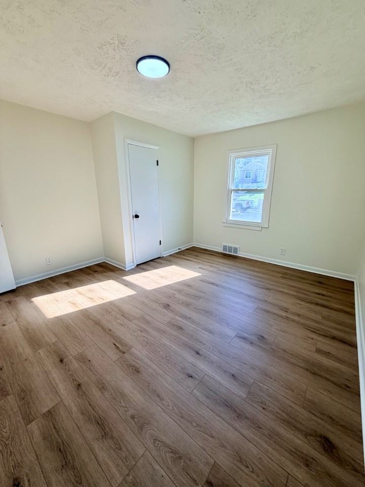 5822 Sahler St - Photo 5 of 12