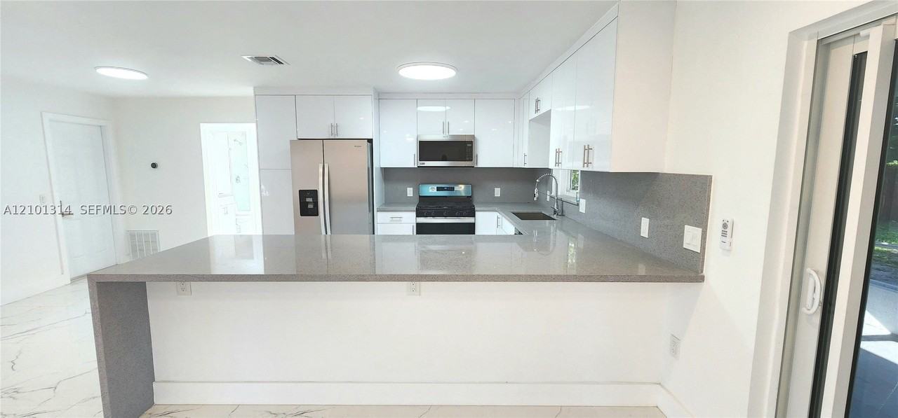 9671 Nw 25th Ct - Photo 4 of 34