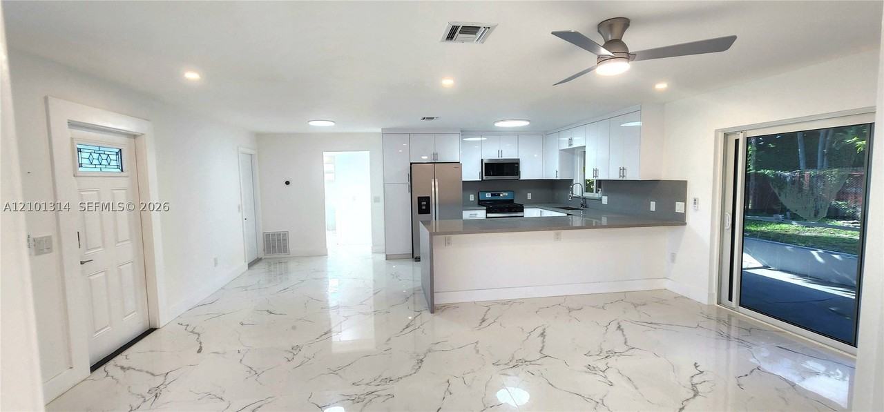 9671 Nw 25th Ct - Photo 5 of 34