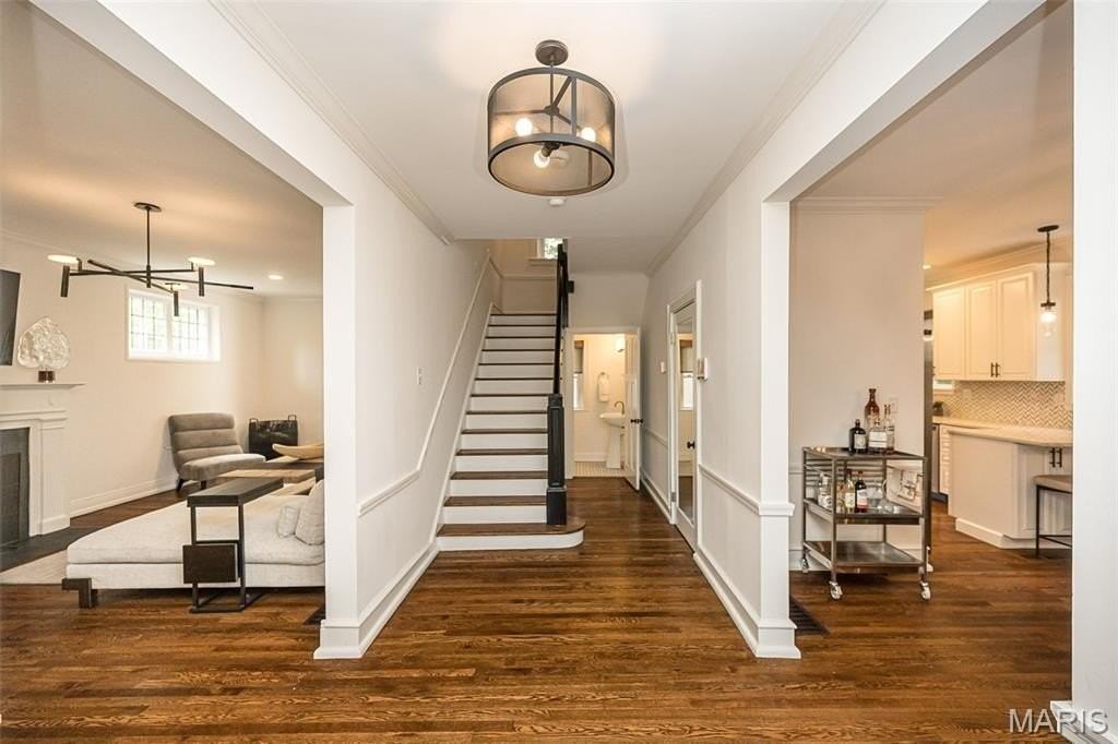 6946 Pershing Ave - Photo 4 of 50