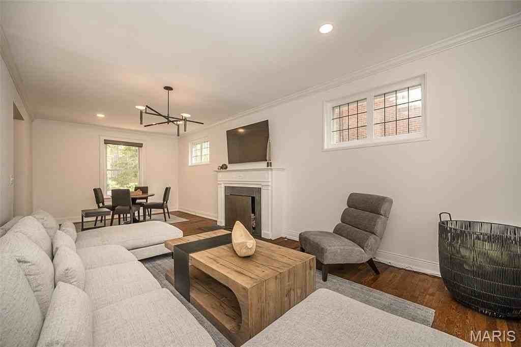 6946 Pershing Ave - Photo 6 of 50