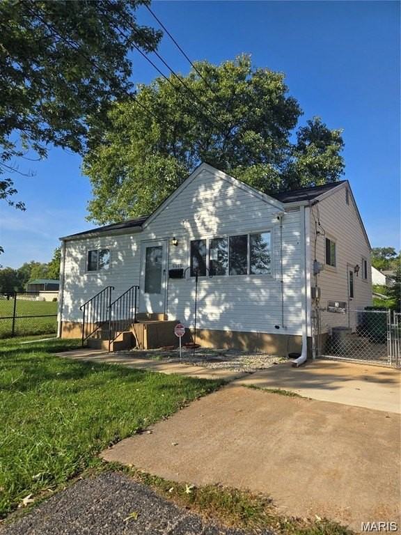 9915 Erie Dr - Photo 2 of 15