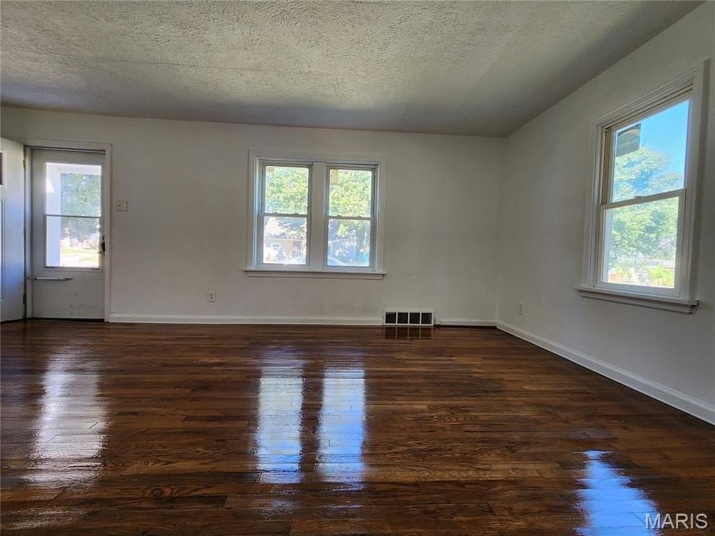 128 Deane Ct - Photo 4 of 18