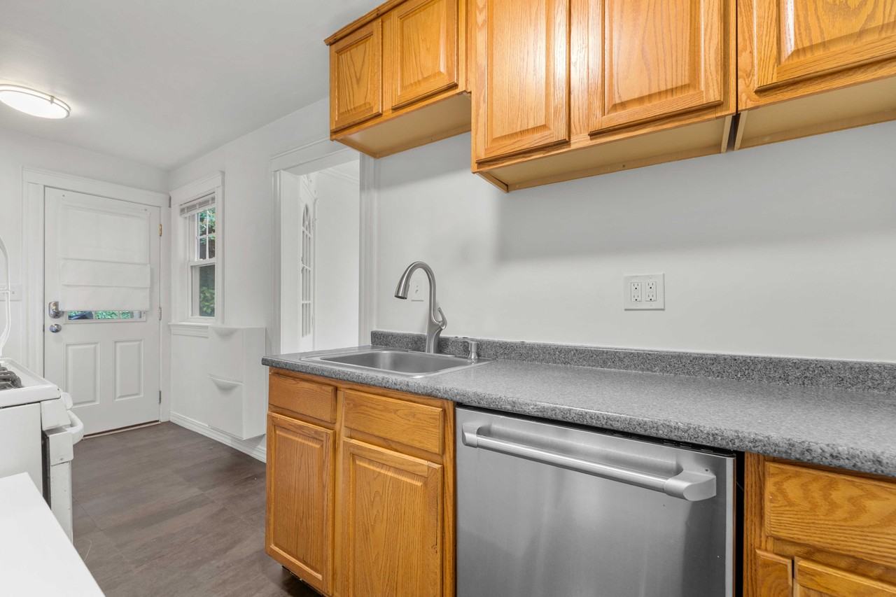 24 Potomac St - Photo 5 of 22