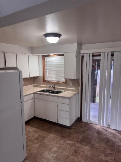 883 Southeast 11th Avenue - Photo 3 of 7