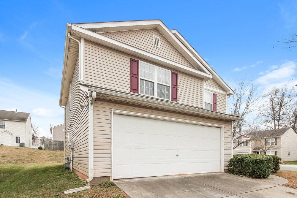 3802 Voeltz Dr - Photo 4 of 20