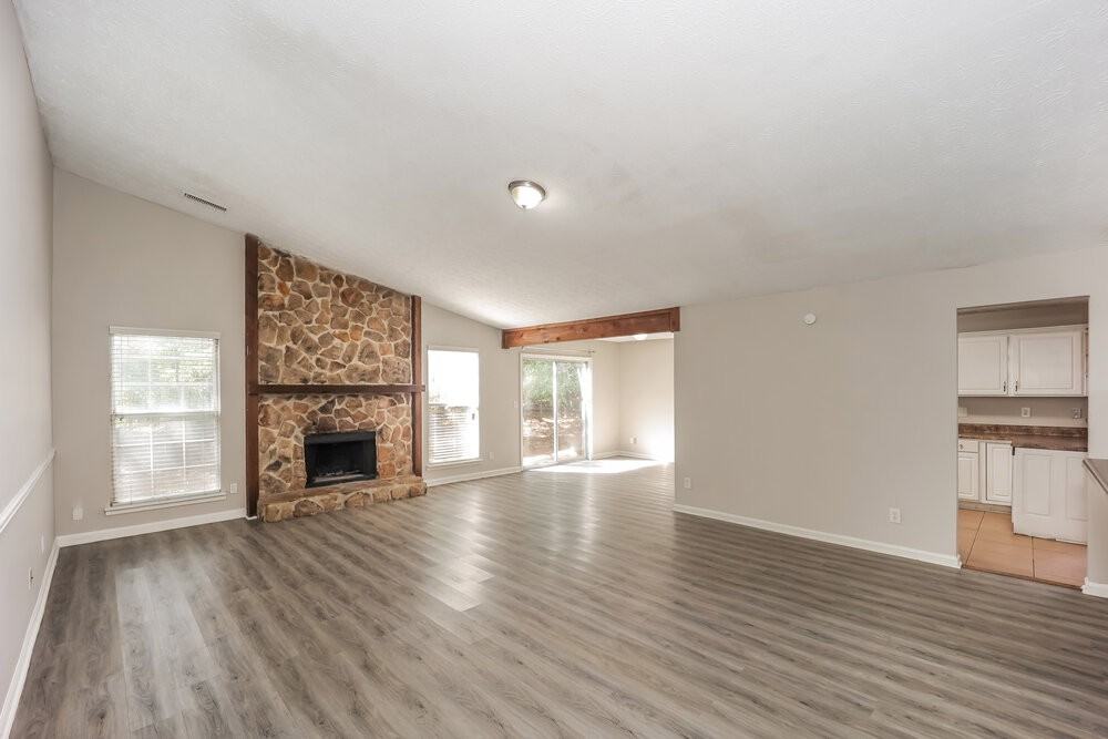 255 Springtree Ct - Photo 3 of 16
