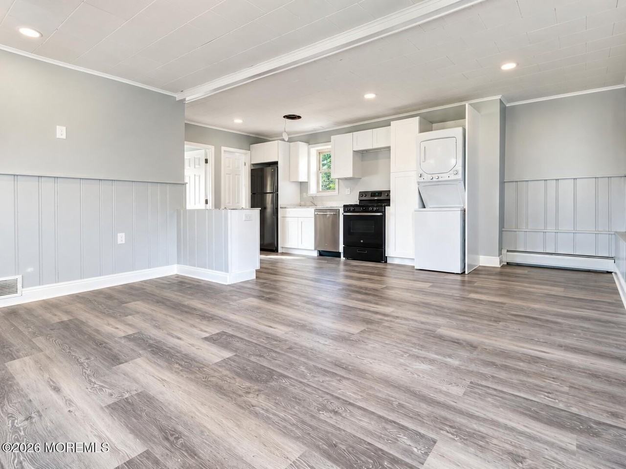 71 Oak St #R - Photo 3 of 9