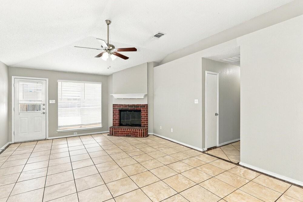 6204 Tidewater Dr - Photo 3 of 16