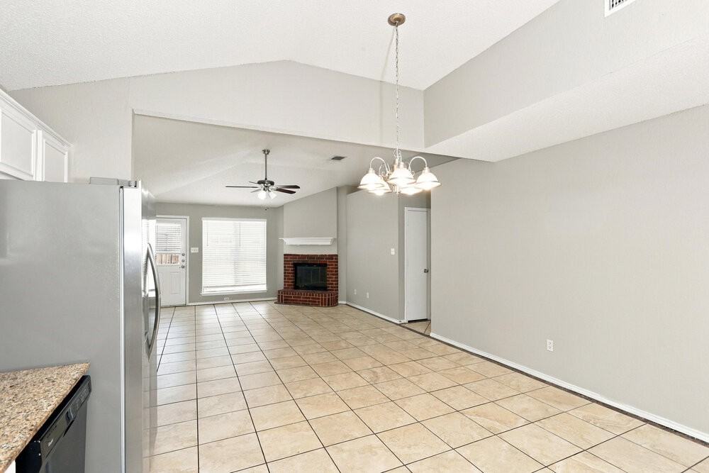 6204 Tidewater Dr - Photo 5 of 16