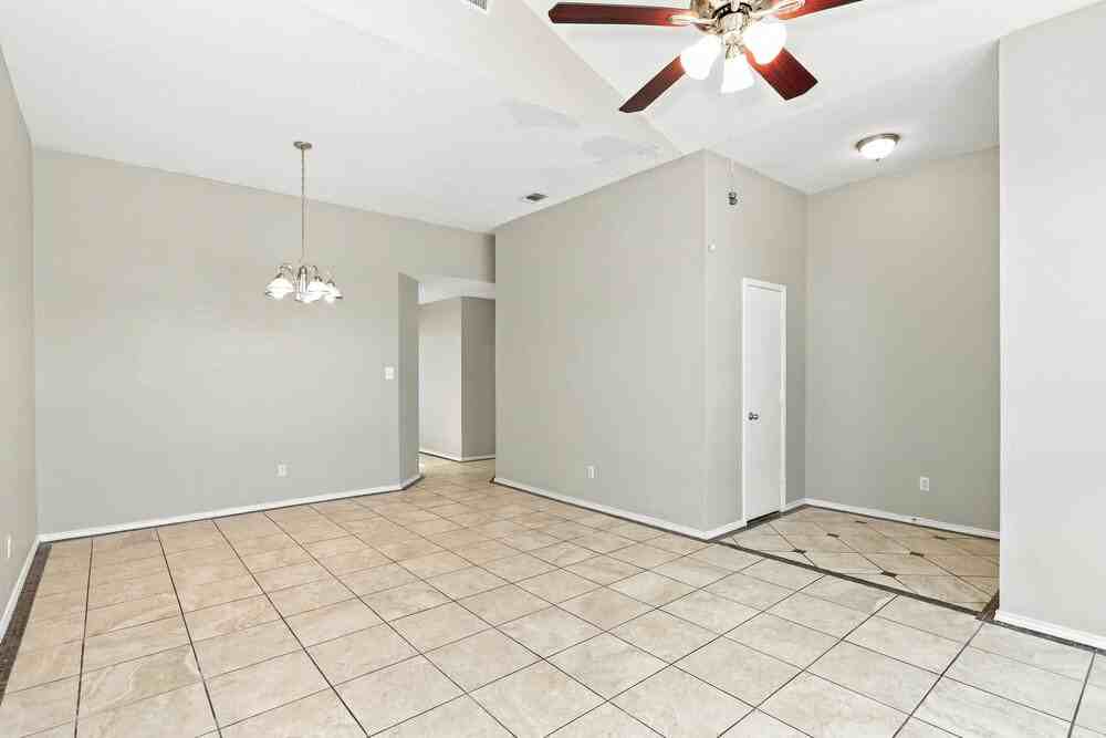 6204 Tidewater Dr - Photo 7 of 16
