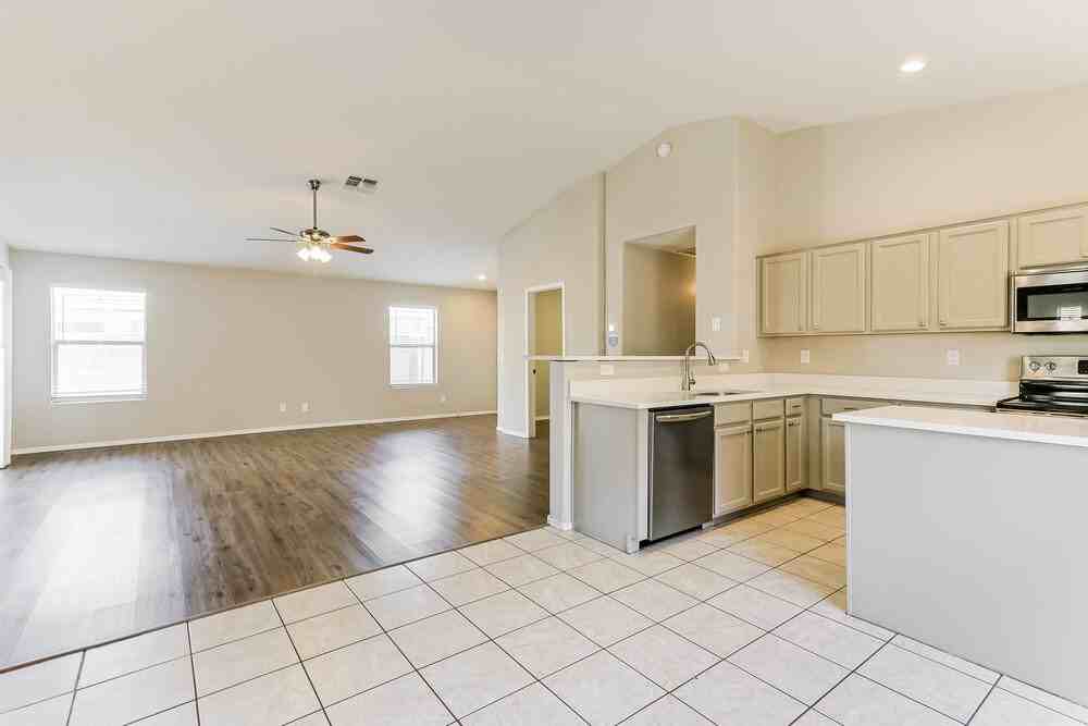 4057 S Summer Ct - Photo 5 of 16
