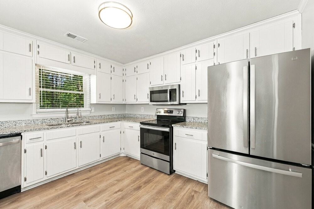 1428 Hillside Pl Se - Photo 4 of 17