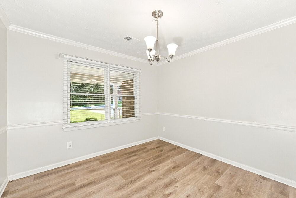 1428 Hillside Pl Se - Photo 6 of 17