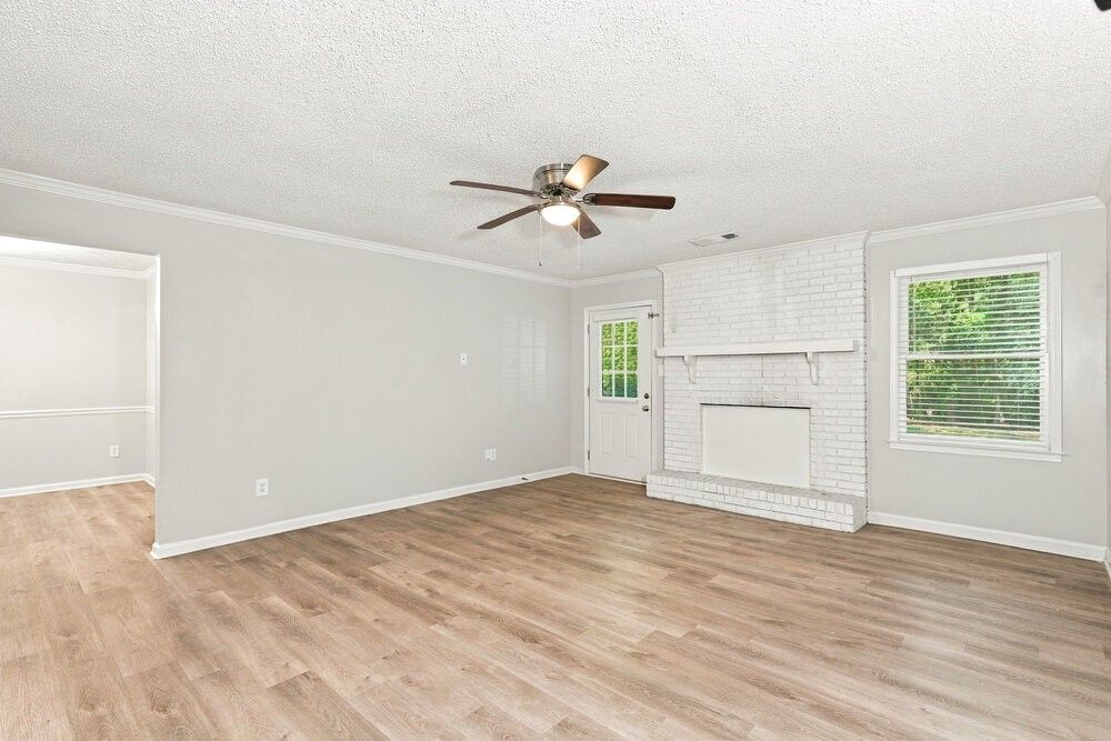 1428 Hillside Pl Se - Photo 7 of 17