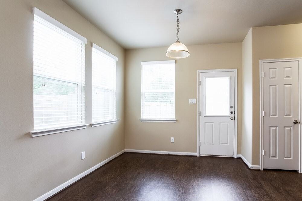 23634 Maple View Dr - Photo 4 of 15