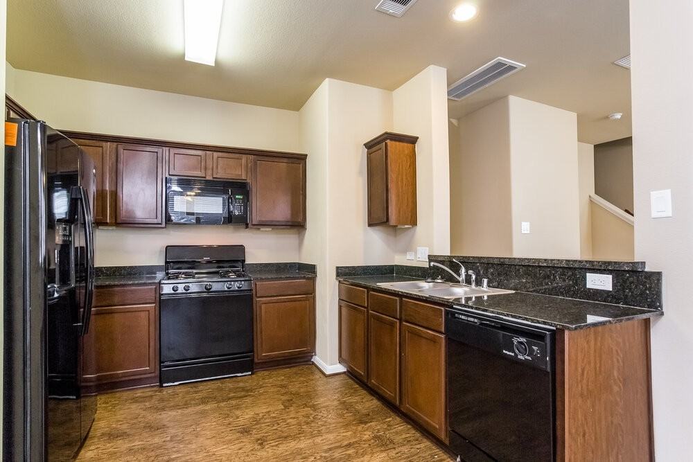 23634 Maple View Dr - Photo 5 of 15