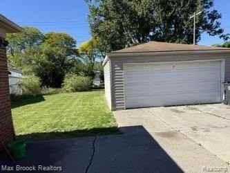 22131 Kenosha St - Photo 2 of 22