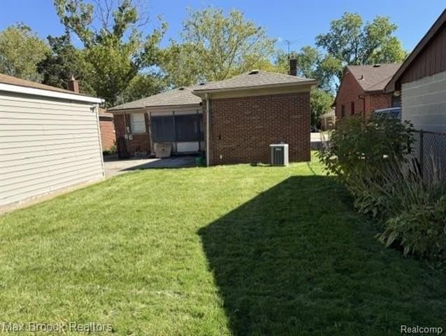 22131 Kenosha St - Photo 4 of 22