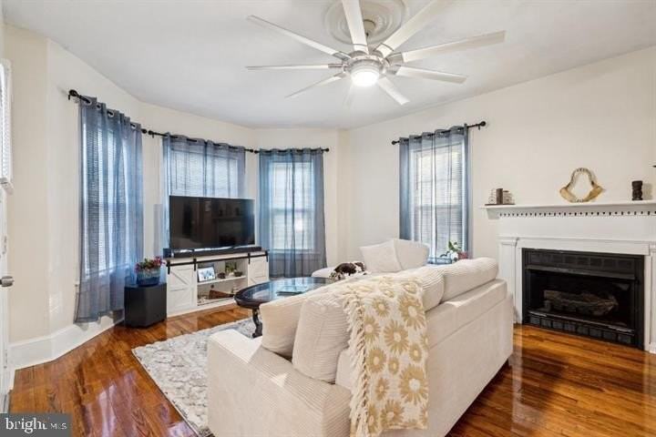 221 Center St - Photo 3 of 17