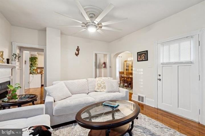 221 Center St - Photo 4 of 17