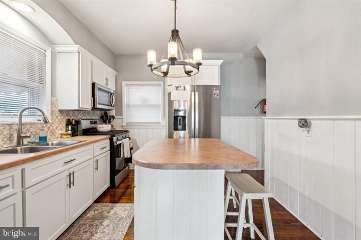 221 Center St - Photo 7 of 17