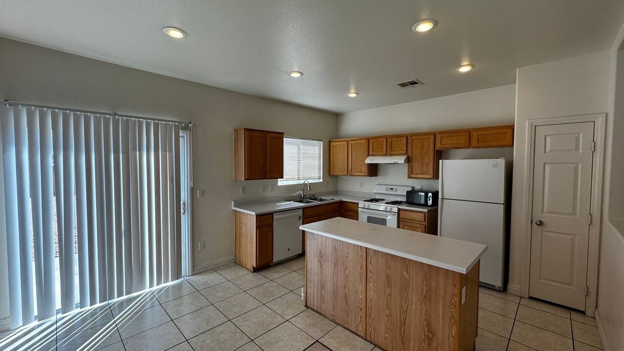 9549 Birch Basin Ct - Photo 5 of 21