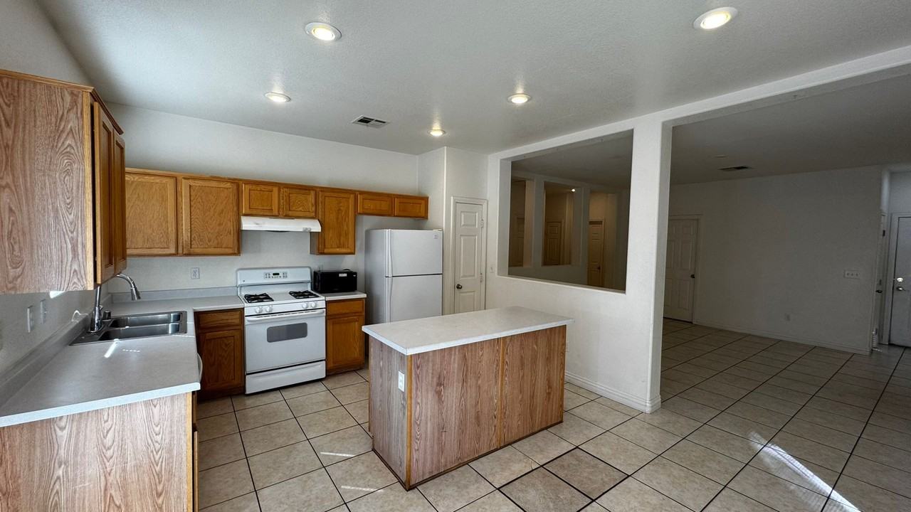 9549 Birch Basin Ct - Photo 6 of 21