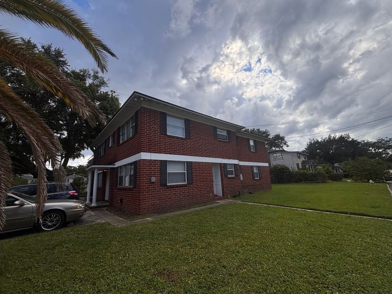 828 Acosta St - Photo 2 of 24