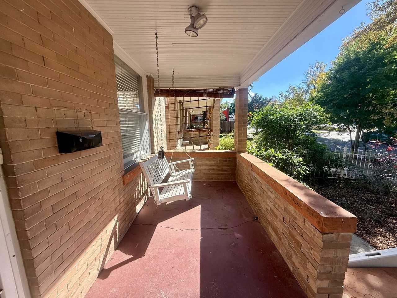 1532 Saint Paul St - Photo 4 of 50