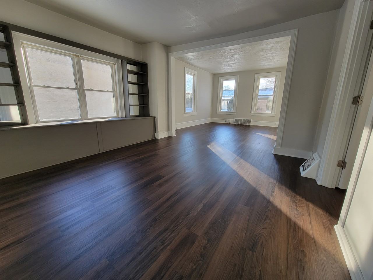 542 N Superior St #1 - Photo 4 of 19