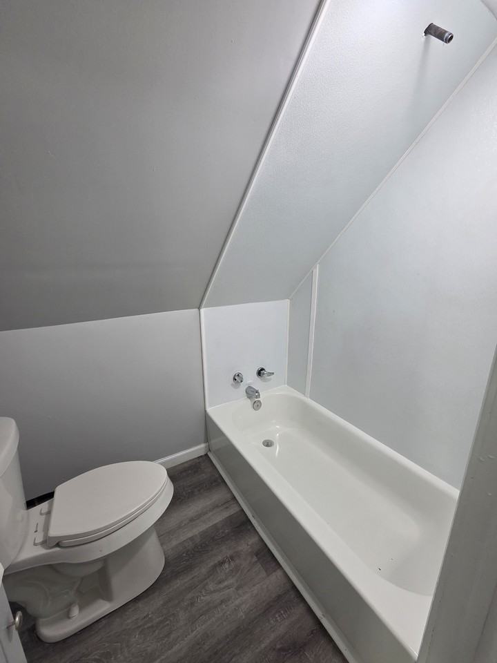 2231 Falls St #3 - Photo 2 of 13