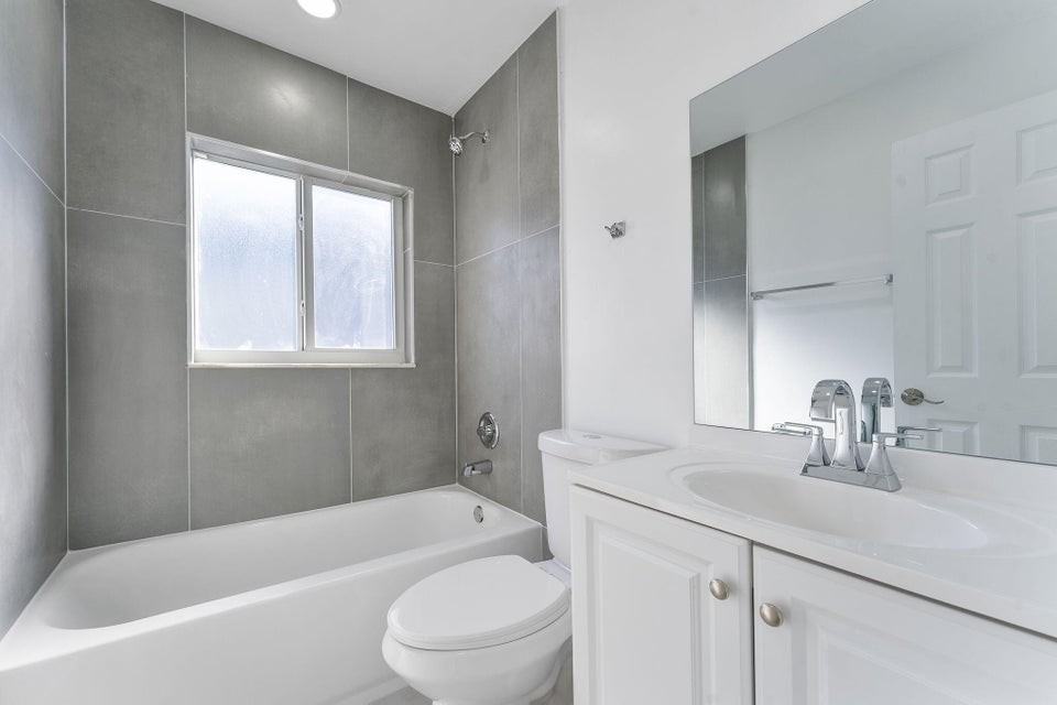 240 Northwest 5th Street - Photo 5 of 5