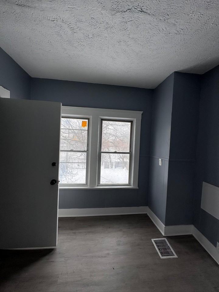 3438 E 121st St #2 - Photo 3 of 9