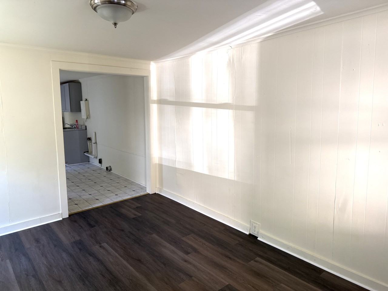410 Pleasant St - Photo 2 of 7