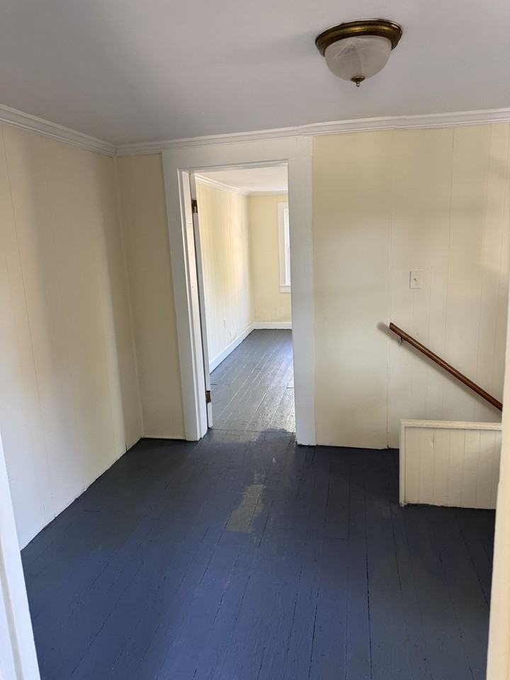 410 Pleasant St - Photo 3 of 7
