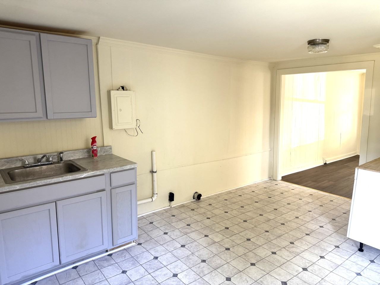 410 Pleasant St - Photo 6 of 7