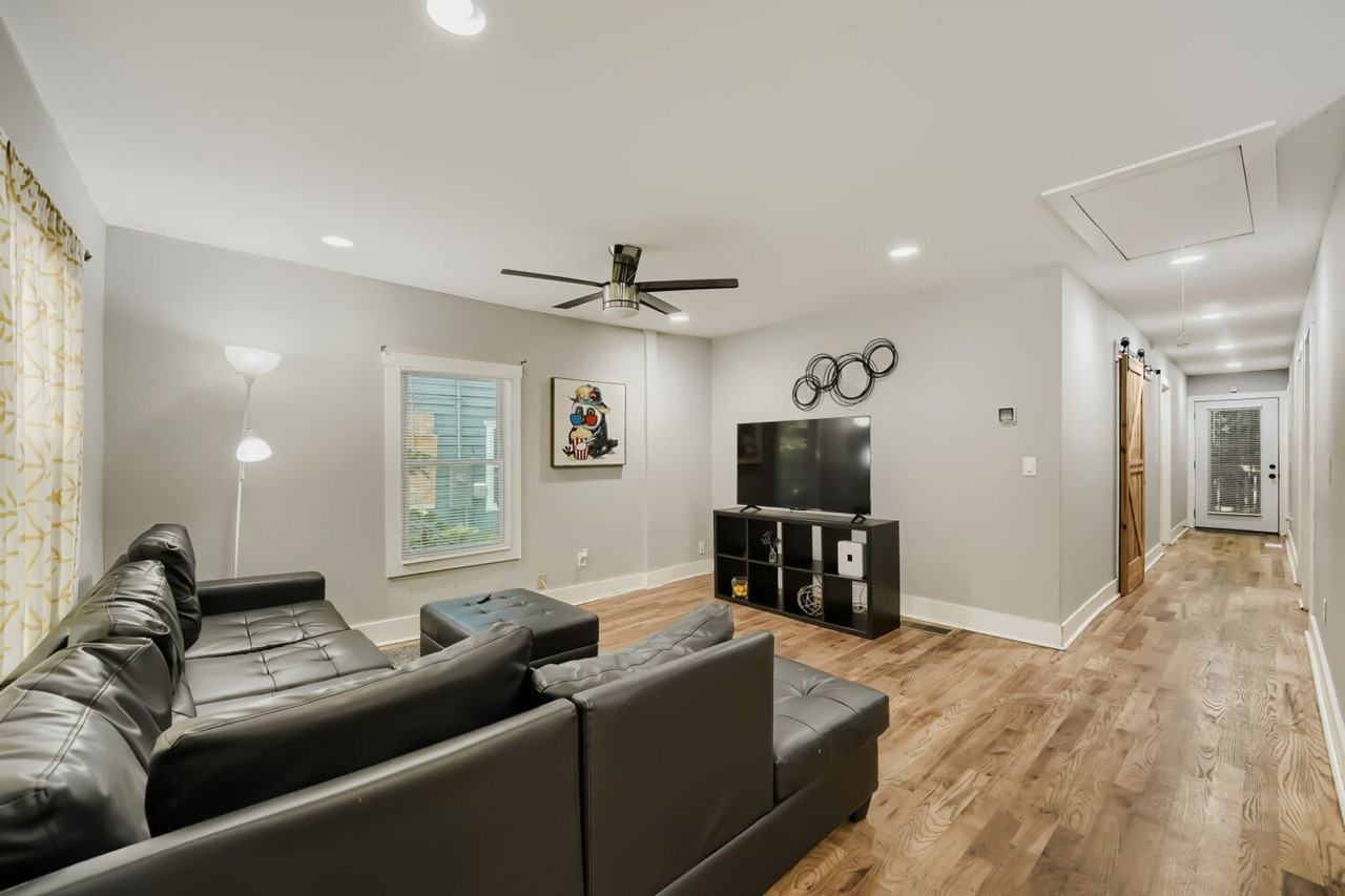 1089 Mcdaniel St Sw #1642544P - Photo 2 of 21