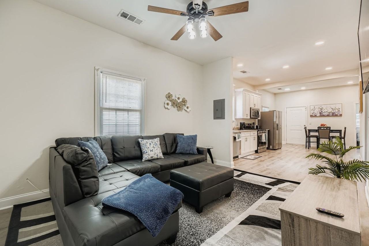 62 Weyman Ave Sw #1642546P - Photo 2 of 27